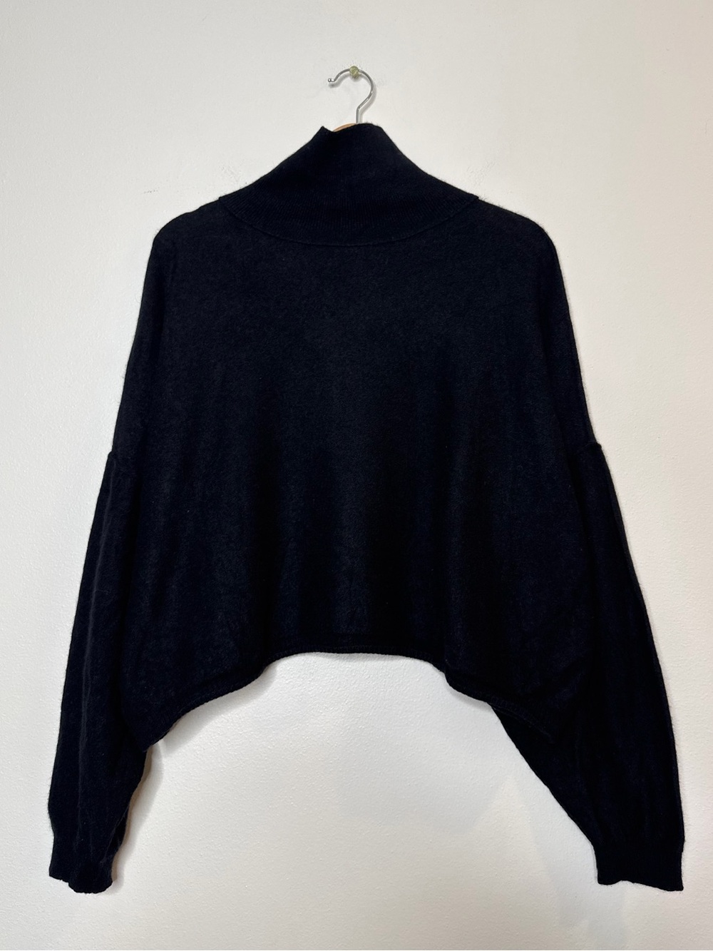 Free People 100% Cashmere Turtleneck Cropped Slouchy sweater in black small